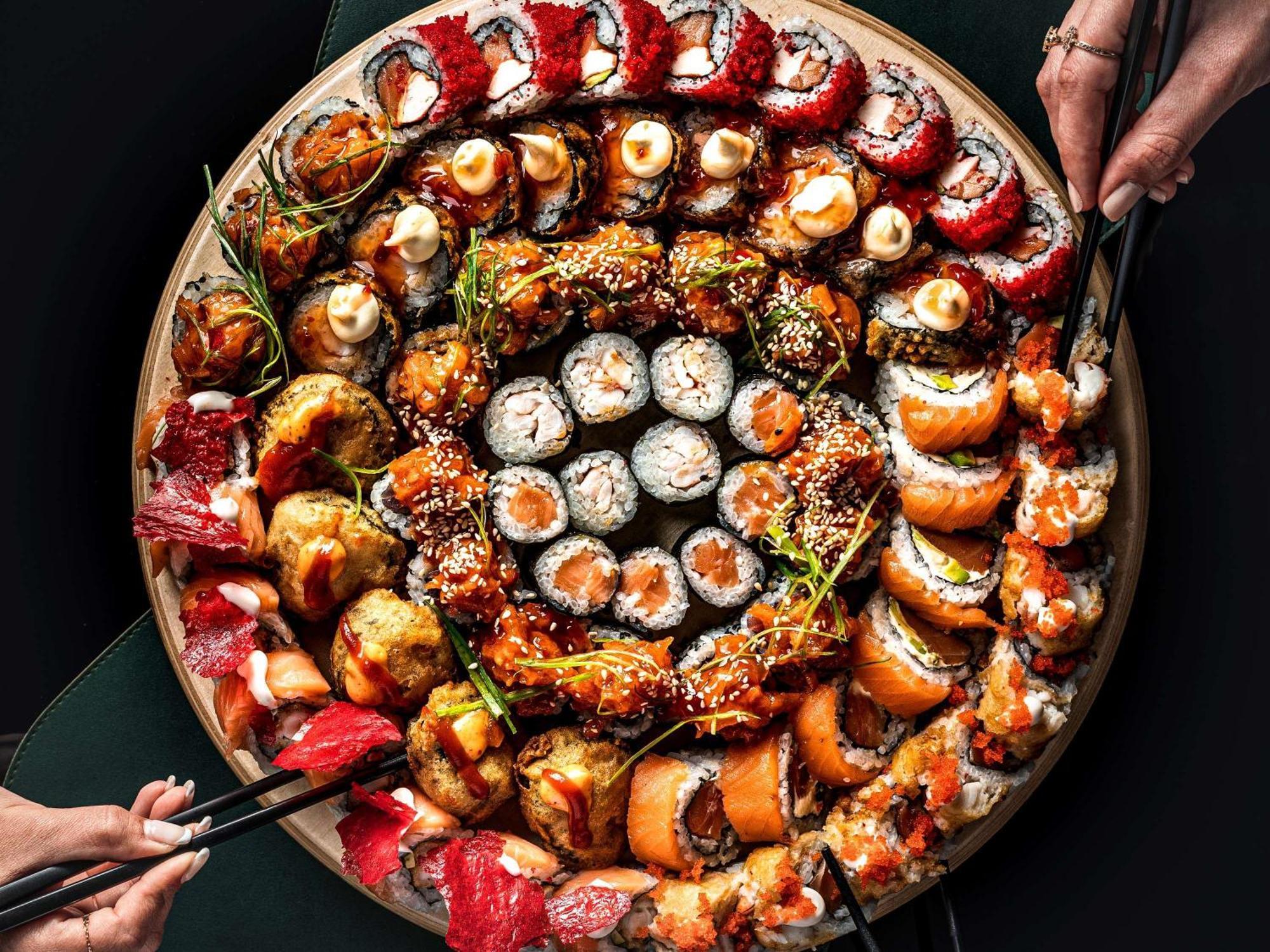 Moevenpick Hotel Cairo - Media City ギーザ エクステリア 写真 Sushi pizza